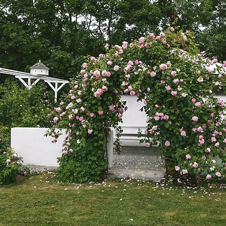 Vallby Cottage Enkoping Exterior photo